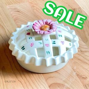 Vintage Ceramic 2 Piece Floral Pie Keeper